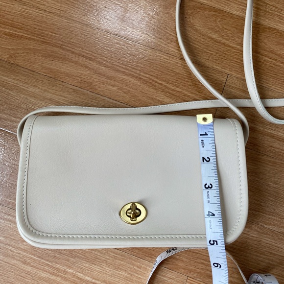Vintage Coach Dinky Ivory Cream Bone Genuine Leather Crossbody Bag - Picture 15 of 16